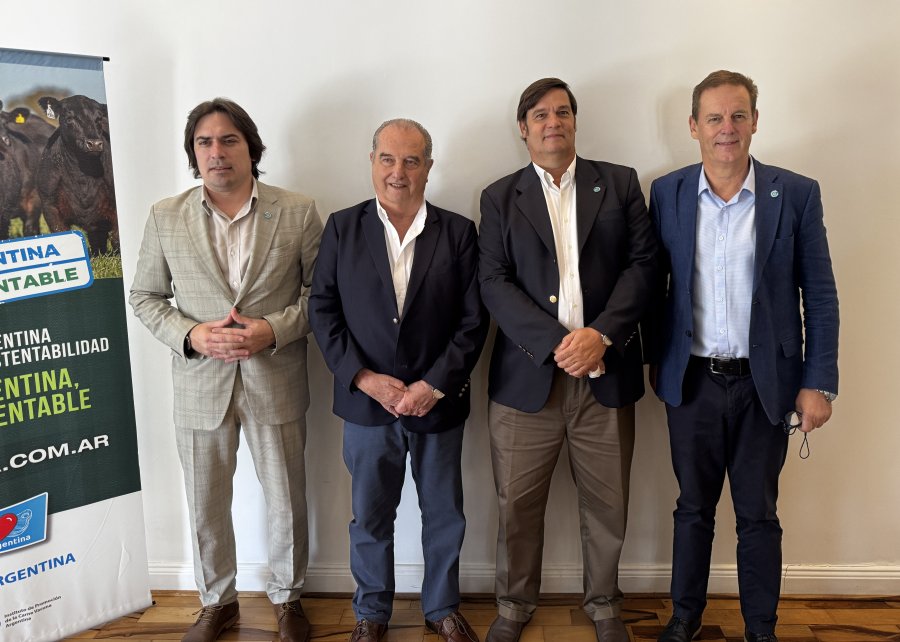 COOPERATIVISMO. Magnano, Grimberg (Presidente saliente), Breitschmith (flamante presidente) y Tavernier.