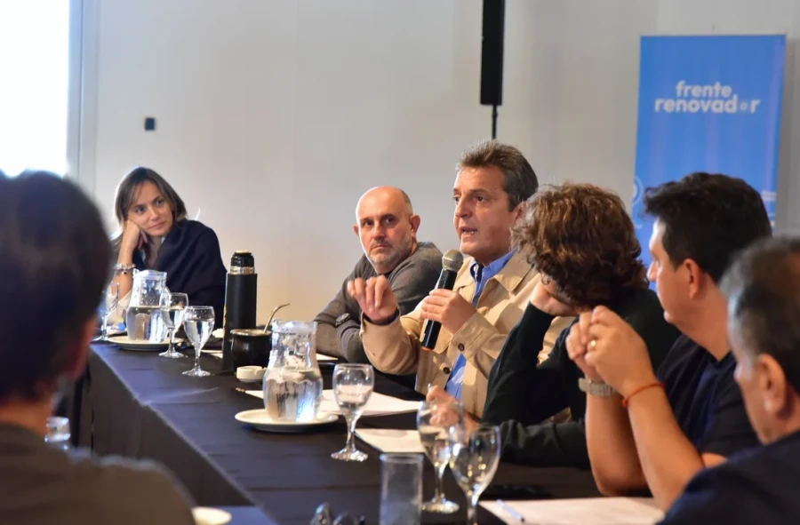 Sergio Massa durante el encuentro en San Fernando.