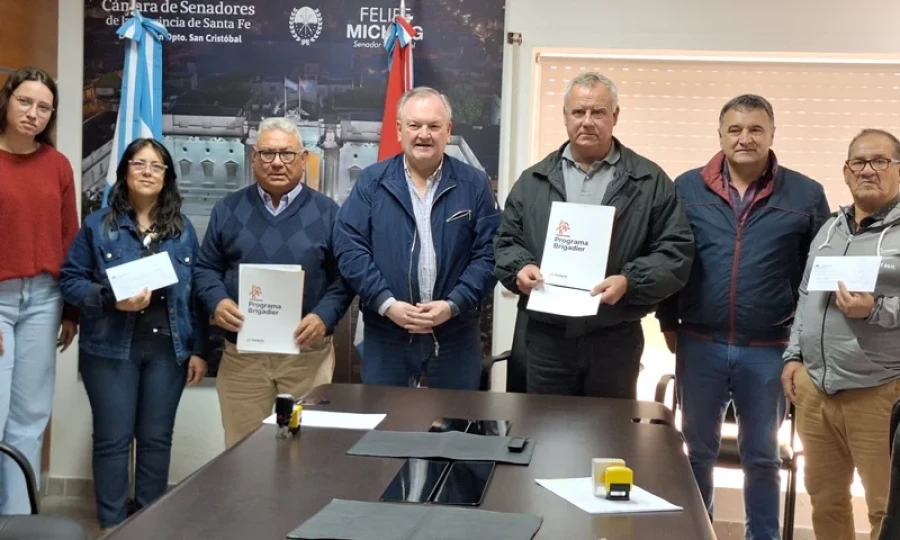 Participantes del encuentro en la Casa del Senado en San Crist&oacute;bal.