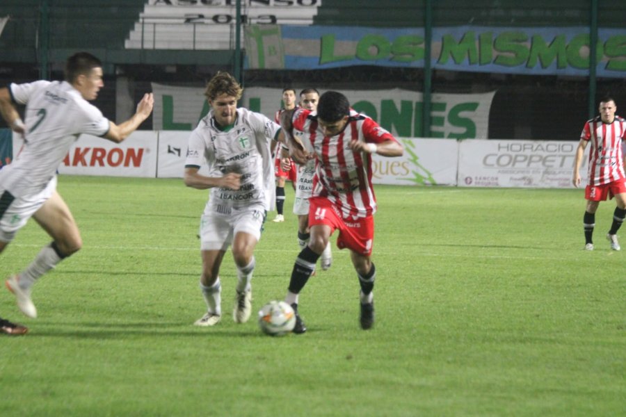 CON LAS MANOS VACIAS. Aunque mejor&oacute; en el segundo tiempo, no alcanz&oacute; para el Le&oacute;n.