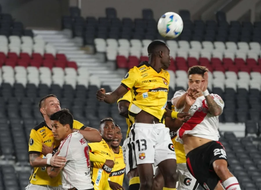 SIN GOLES. El problema de eficacia de River se profundiz&oacute; ante los ecuatorianos.