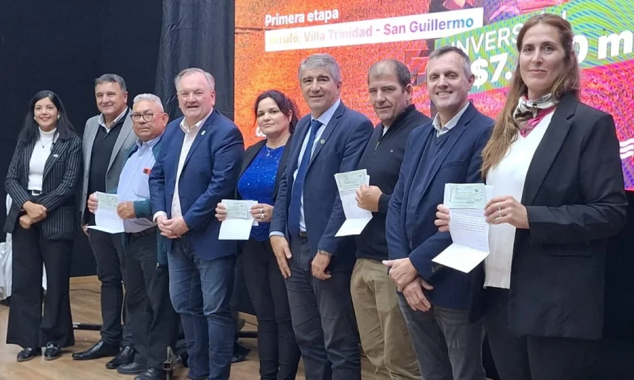 Imagen capturada en San Guillermo en el momento de anunciar la adjudicaci&oacute;n de la obra Gasoducto lechero.