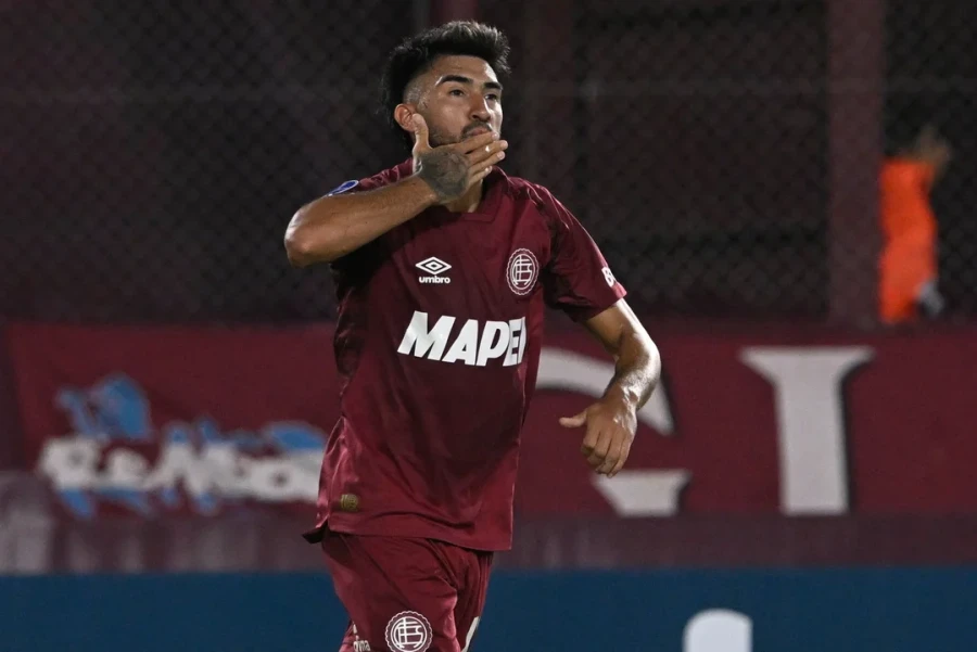 MARCELINO MORENO. H&aacute;bil delantero granate.