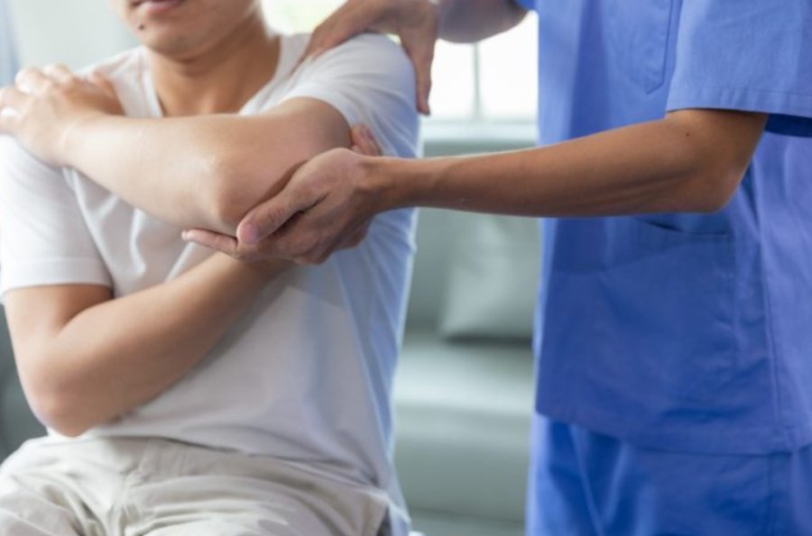 KINESIOLOG&Iacute;A. Como integrantes del sistema de salud, los y las profesionales de esta disciplina buscan el bienestar de las personas.