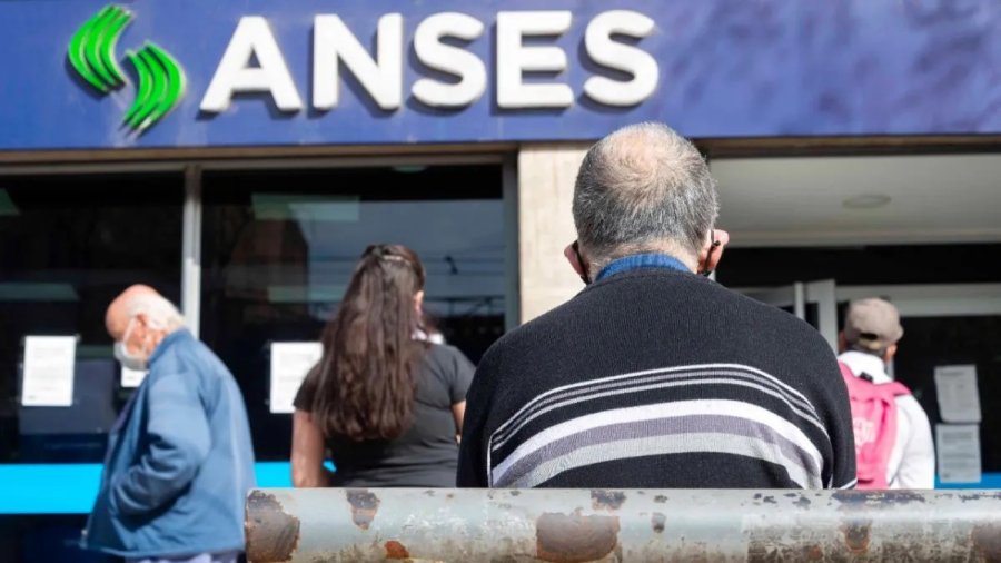 JUBILADOS. Pueden aprovechar programas de descuentos en compras.