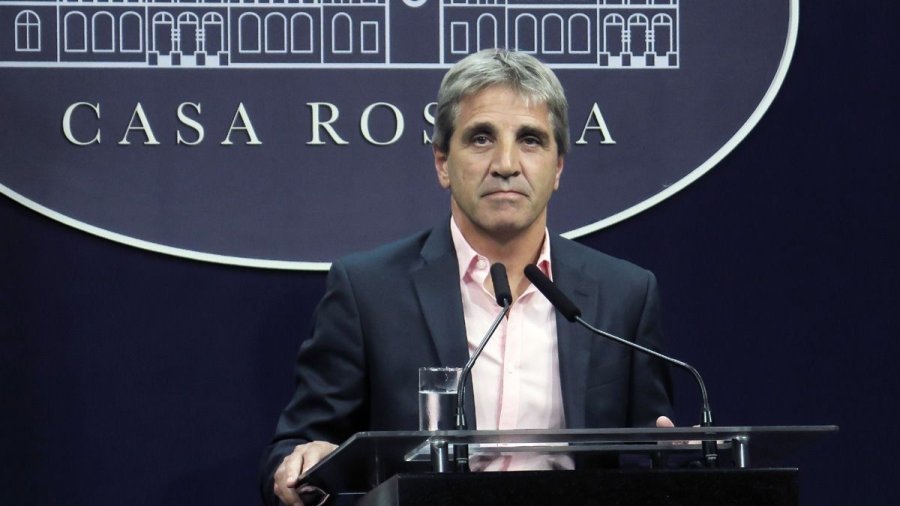 CEPO CAMBIARIO. Caputo confirm&oacute; que el directorio del FMI aprob&oacute; este viernes el nuevo acuerdo con la Argentina, por US$ 20.000 millones.