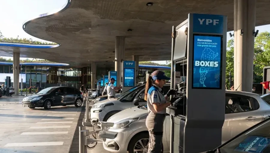 YPF considera bajar los precios de los combustibles si el valor del petr&oacute;leo sigue cayendo.