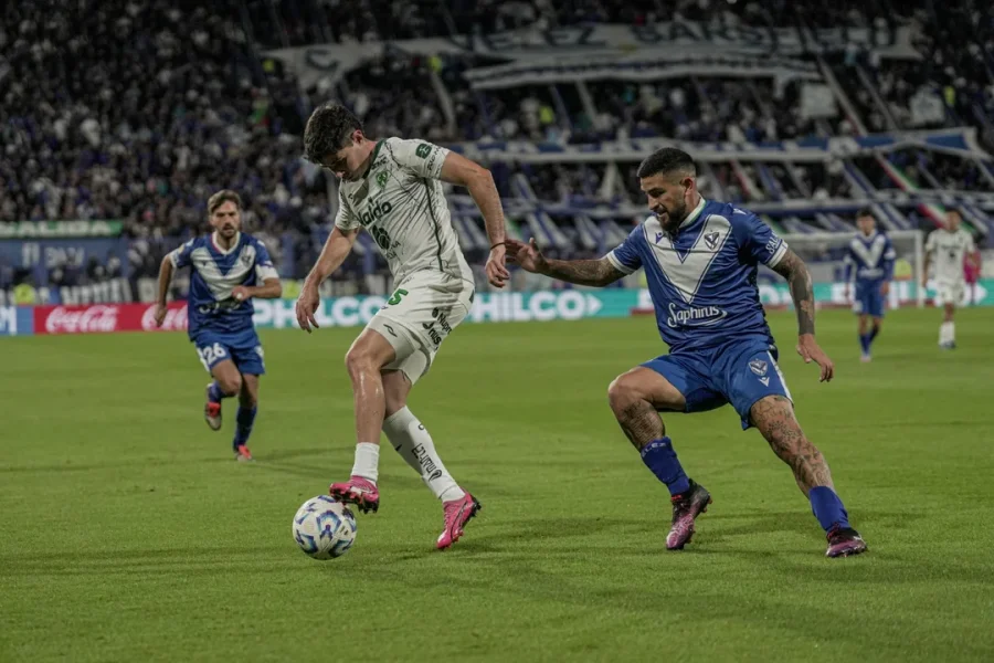 SARMIENTO SORPRENDI&Oacute; A V&Eacute;LEZ