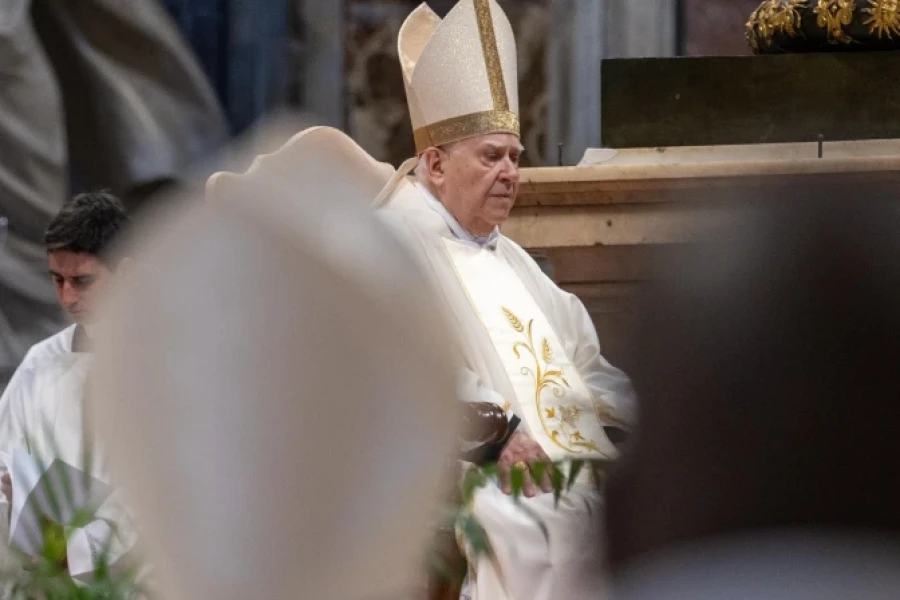 El Presidente Em&eacute;rito de la Administraci&oacute;n del Patrimonio de la Sede Apost&oacute;lica (APSA), el cardenal italiano Domenico Calcagno, celebr&oacute; la Misa Crismal .