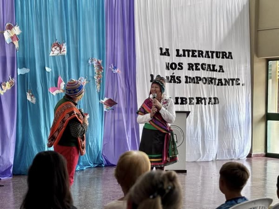 PRESENTACI&Oacute;N. Una representaci&oacute;n art&iacute;stica en la reciente actividad.