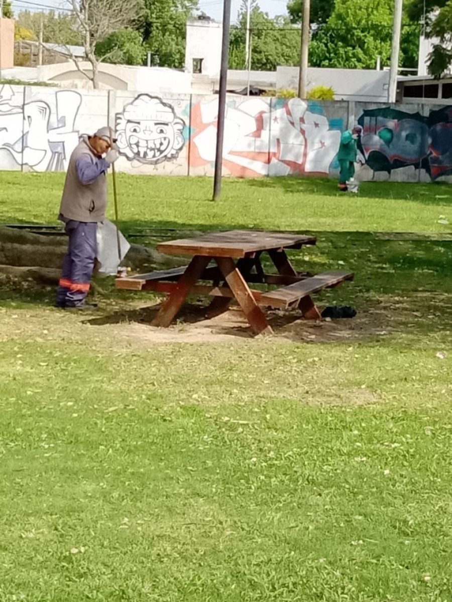 Servicios P&uacute;blicos y Ambiente despleg&oacute; un amplio operativo de limpieza durante el feriado de Viernes Santo.