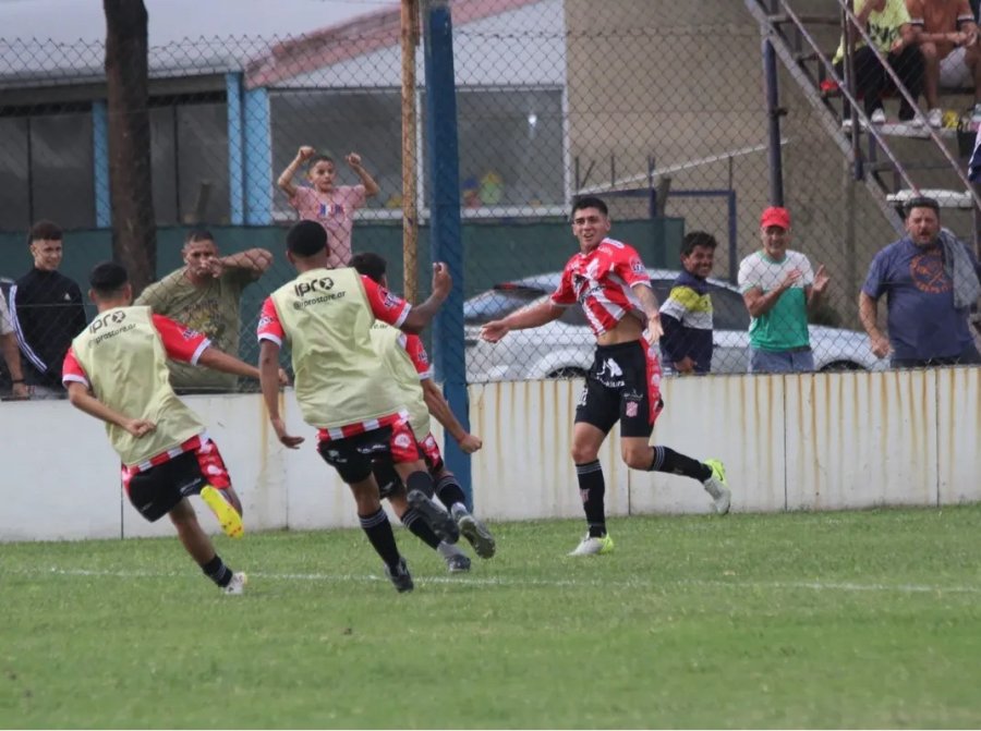 GRITO DE GOL. El Le&oacute;n se impuso ante Ben Hur y se subi&oacute; a la cima del Apertura.