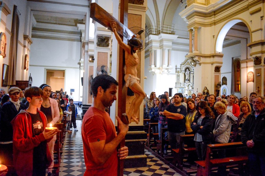 VIACRUCIS. Se llev&oacute; a cabo en el interior de la Catedral San Rafael.