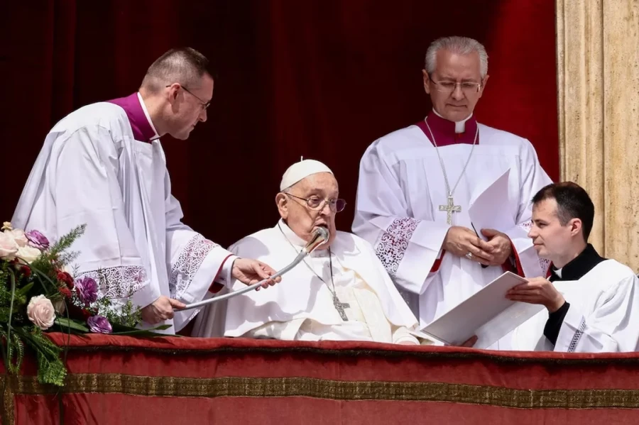 El papa Francisco se present&oacute; este domingo en el balc&oacute;n de la bas&iacute;lica de San Pedro.