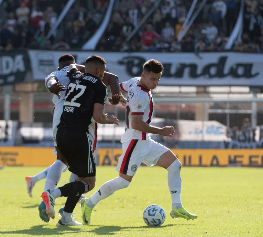 San Lorenzo igual&oacute; sin goles ante Deportivo Riestra por el Torneo Apertura.