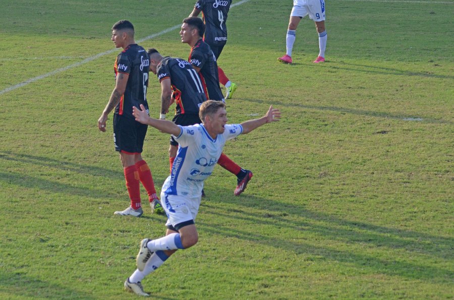 LA CREMA SIGUE CON PUNTAJE IDEAL EN EL MONUMENTAL DE ALBERDI