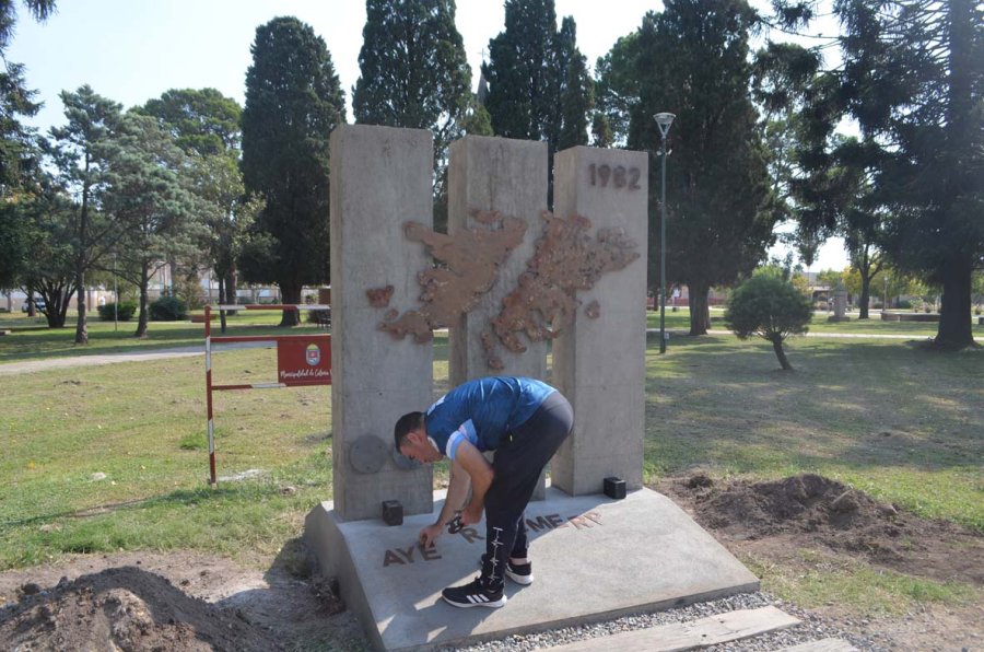 Pablo Ledesma trabajando en la obra que inaugurar&aacute;n ma&ntilde;ana.