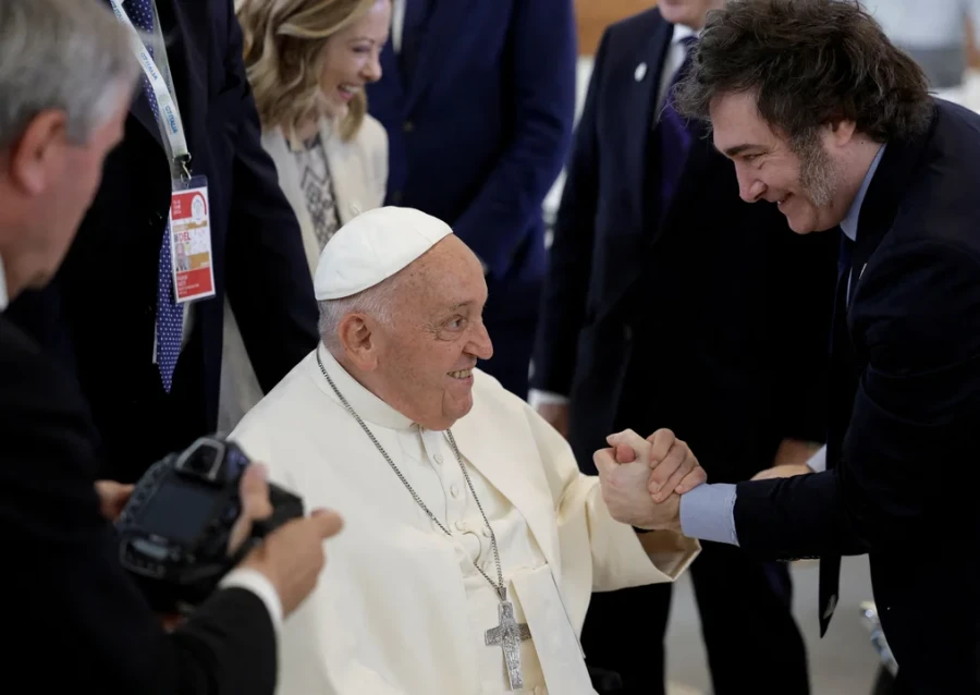 Papa Francisco y Javier Milei.