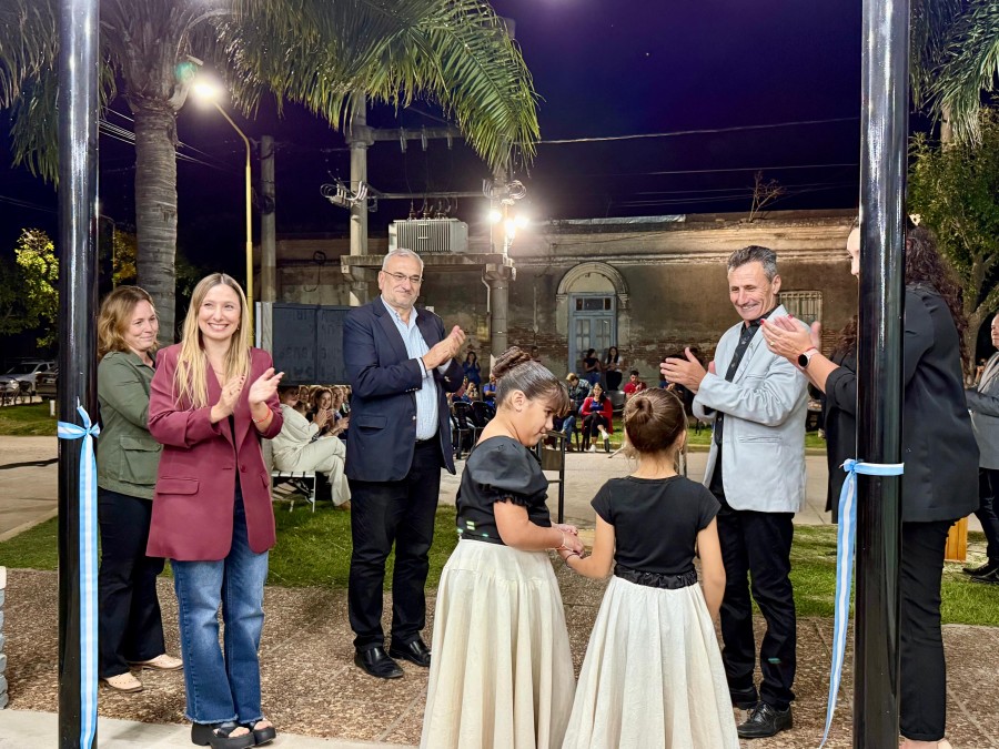 Significativo instante de la inauguraci&oacute;n.