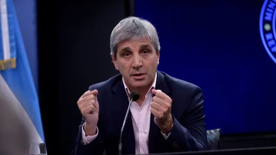 "PASO LO QUE DIJIMOS". Luis Caputo celebr&oacute; la baja del d&oacute;lar y desafi&oacute; a sus cr&iacute;ticos.