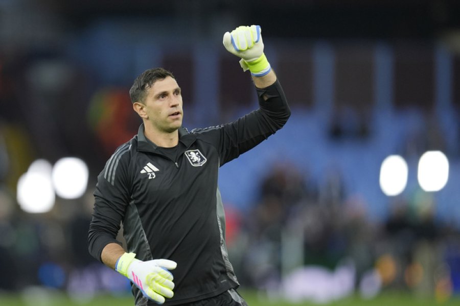 "Dibu" Mart&iacute;nez conf&iacute;a en su Aston Villa.