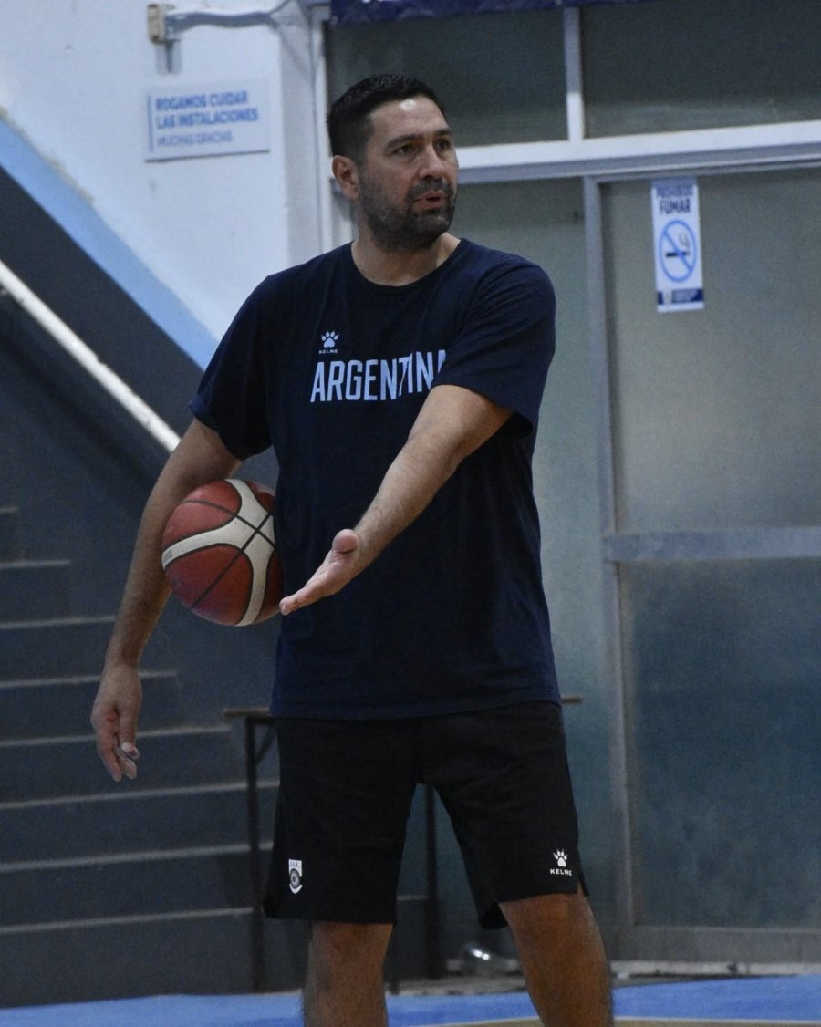 DEL OTRO LADO. Ahora Leo trata de transmitir su pasi&oacute;n como entrenador.
