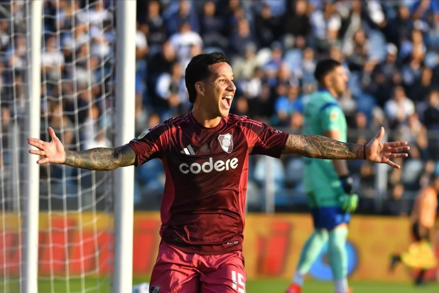 APARECIO. Driussi viene de convertir por el torneo local.