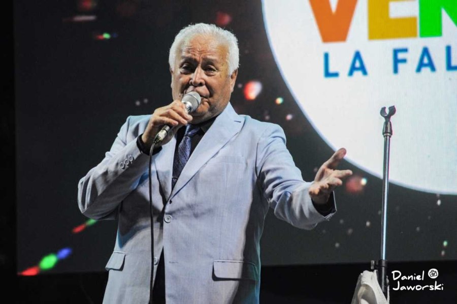 Daniel Simmons ser&aacute; cantante invitado.