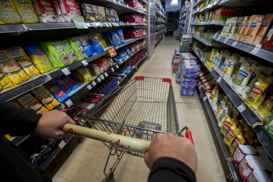 SEGUN EL INDEC. las ventas en supermercados crecieron 1,5% interanual en febrero de 2025 y cayeron 0,3% respecto del mes previo.