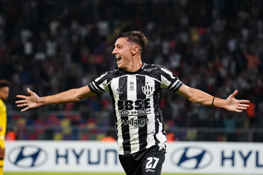 QUAGLIATTA. Festeja su gol.