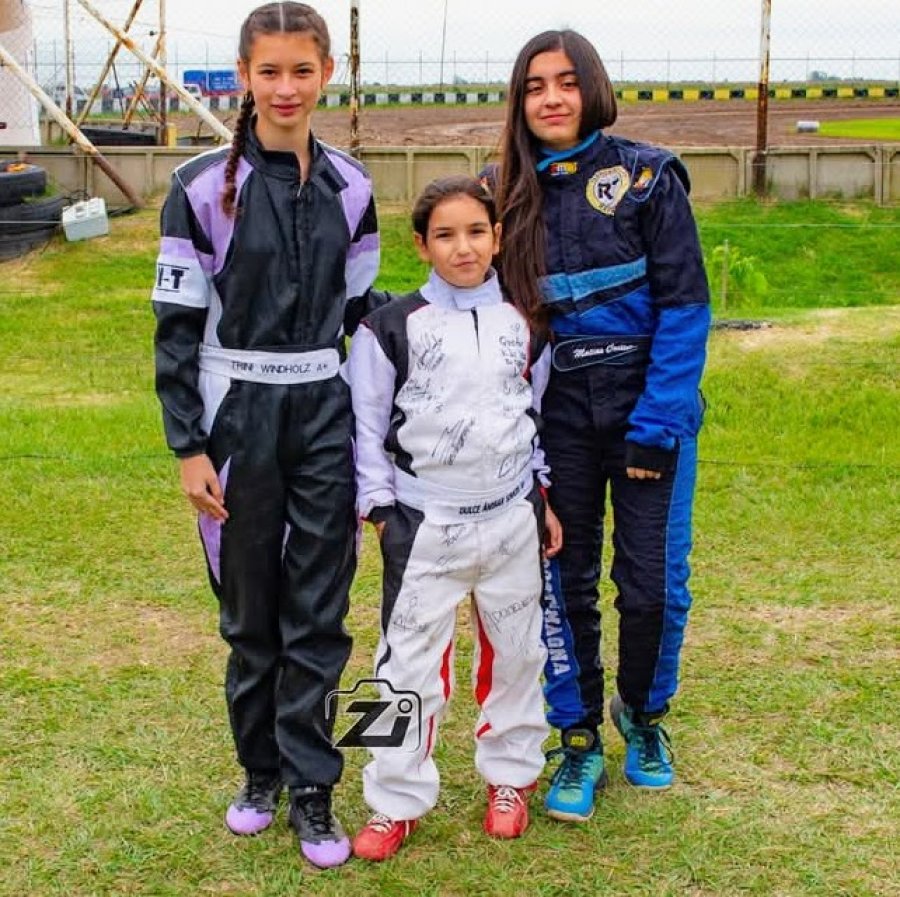JOVENCITAS. Trinida Windholz, Dulce Sim&oacute;n y Victoria Solis.