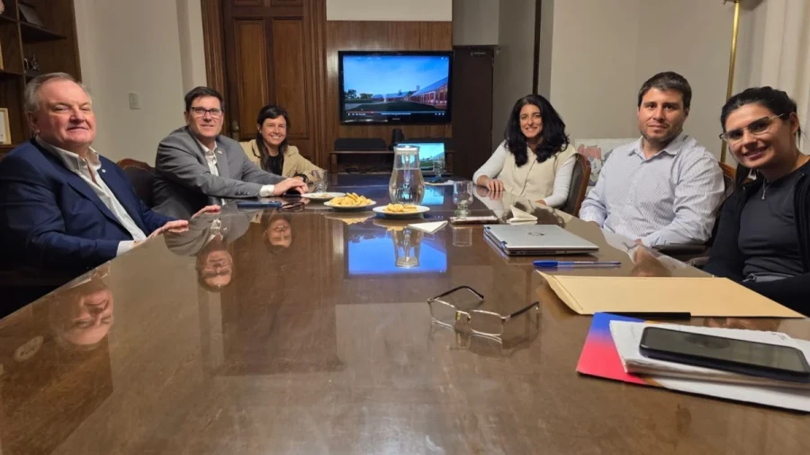 Las autoridades durante la presentaci&oacute;n del anteproyecto.