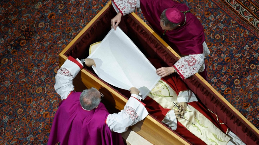 FUNERAL DEL PAPA FRANCISCO. El f&eacute;retro del pont&iacute;fice ya fue cerrado en horas de la tarde de este viernes.