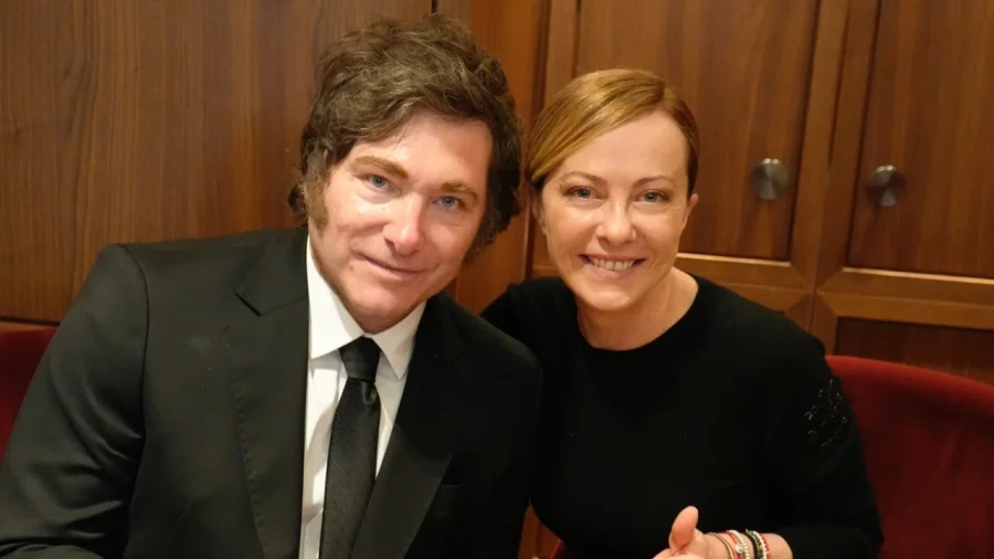 Javier Milei comparti&oacute; un almuerzo con la primera ministra italiana, Giorgia Meloni.