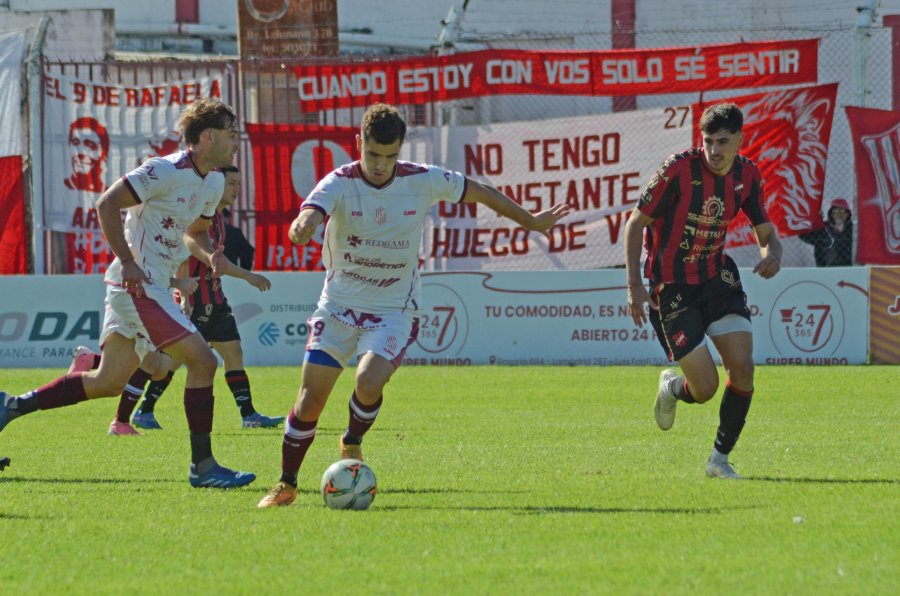 NO LEVANTA. El equipo juliense volvi&oacute; a tropezar de local.