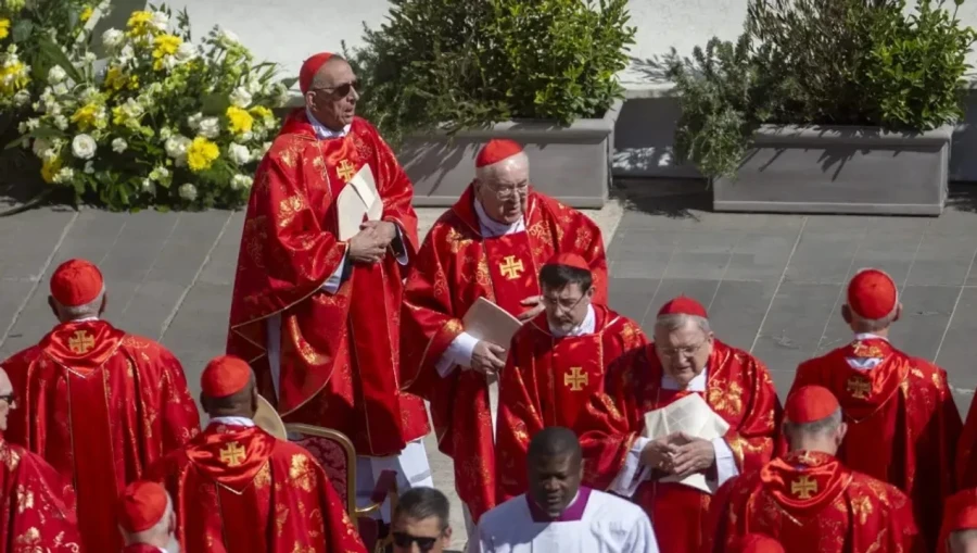 Los cardenales se reunieron en la Bas&iacute;lica de Santa Mar&iacute;a la Mayor para rendir homenaje al Papa.