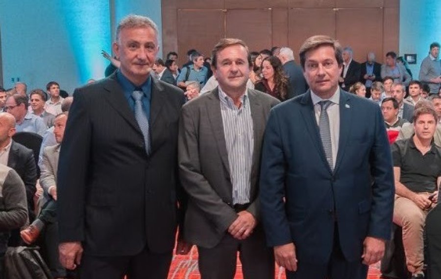 El subsecretario de Defensa del Consumidor y Lealtad Comercial, Fernando Blanco Mui&ntilde;o, junto al presidente de CADAM, Juan Castro y el vicepresidente, Armando Farina