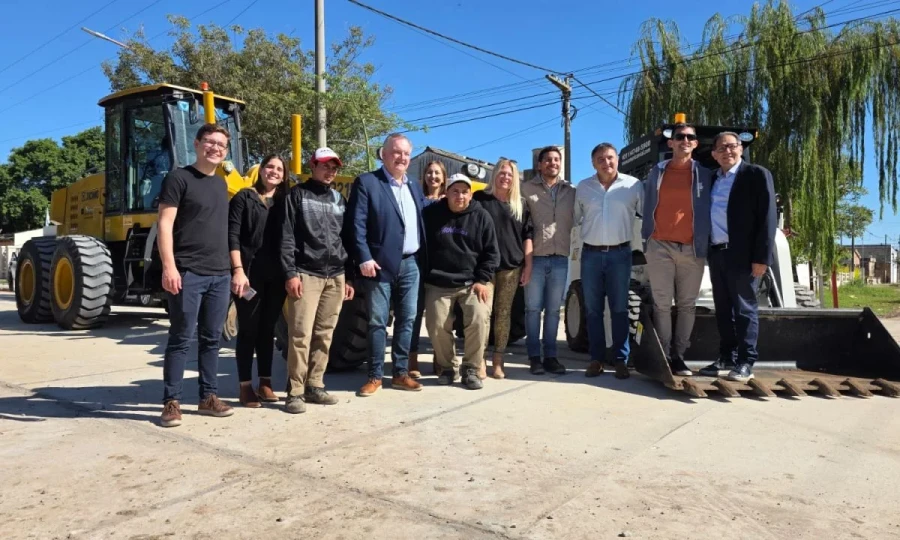 La comitiva que concret&oacute; el recorrido.