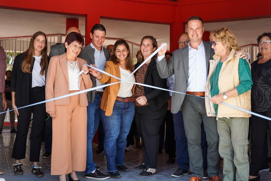VISITA. El ministro Lisandro Enrico inaugur&oacute; este lunes importantes obras en Eusebia y Carolina, localidad perteneciente al departamento Castellanos.
