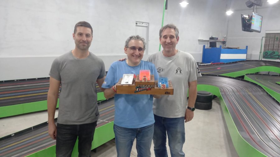 PODIO. Fernando Lo Menzo (Rosario) 2&ordm;, Pablo Zenon (Rosario) 1&ordm; y Horacio Savino (Ca&ntilde;ada Rosquin) 3&ordm;.