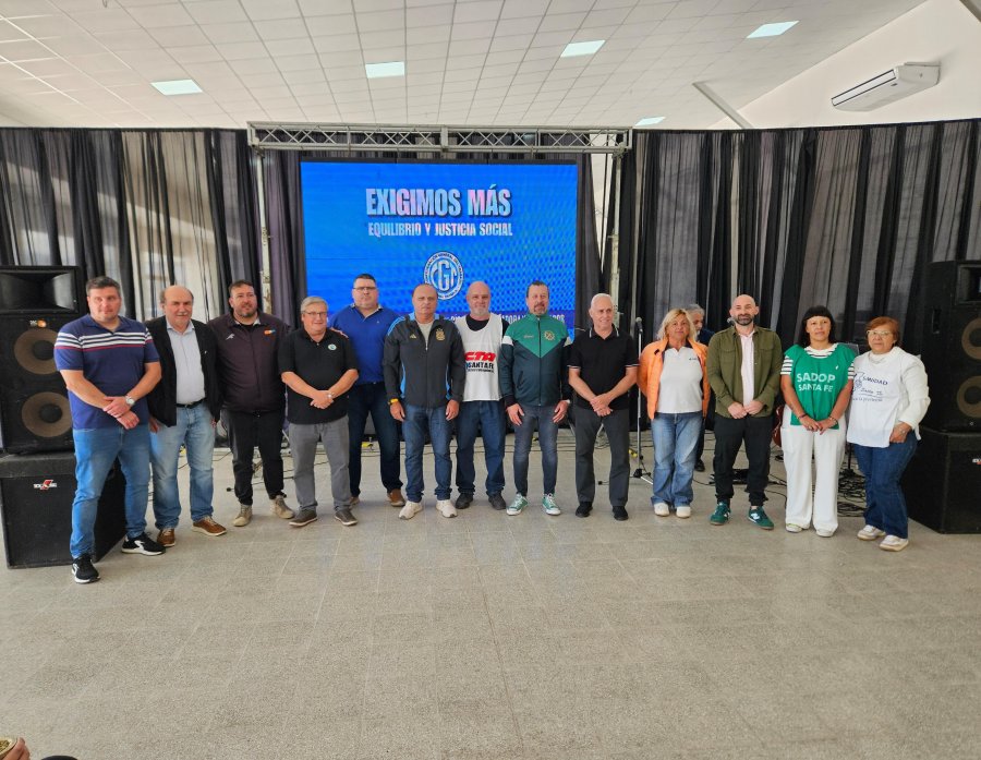 La conducci&oacute;n de la CGT Rafaela durante el acto por el D&iacute;a del Trabajador en el campo recreativo de Luz y Fuerza.