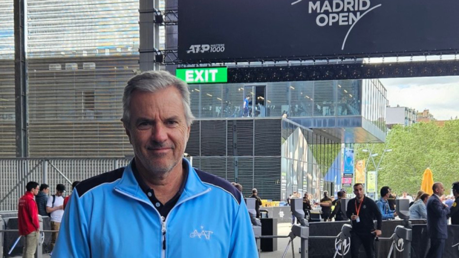 DE CERCA. El rafaelino observ&oacute; a los jugadores argentinos.