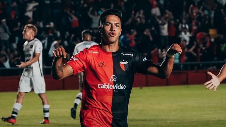 COL&Oacute;N VISITA A ESTUDIANTES DE R&Iacute;O CUARTO