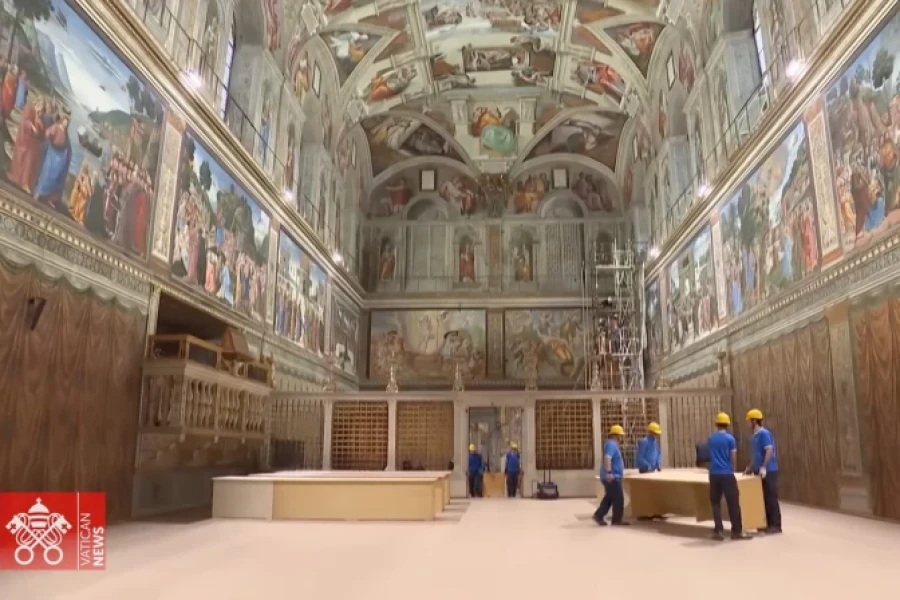 Obras en la Capilla Sixtina a pocos d&iacute;as del c&oacute;nclave que elegir&aacute; al sucesor del Papa Francisco.