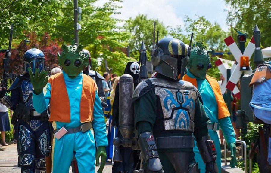 Fan&aacute;ticos de la saga se disfrazan de sus personajes.