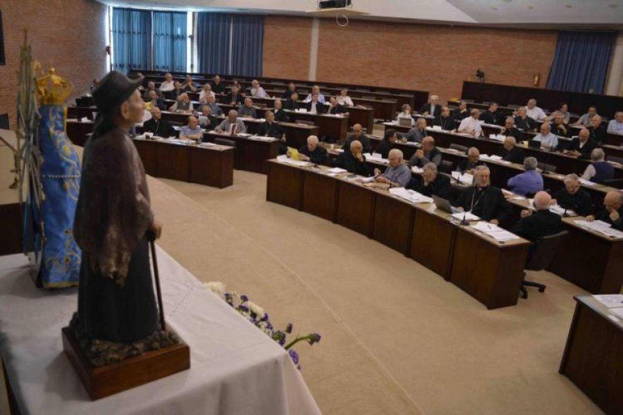 Asamblea plenaria de la CEA en Pilar.