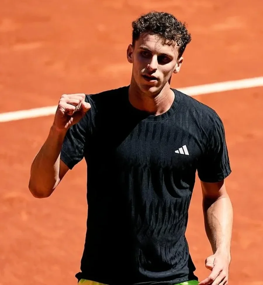 Juan Manuel Cer&uacute;ndolo durante su triunfo en Roma.