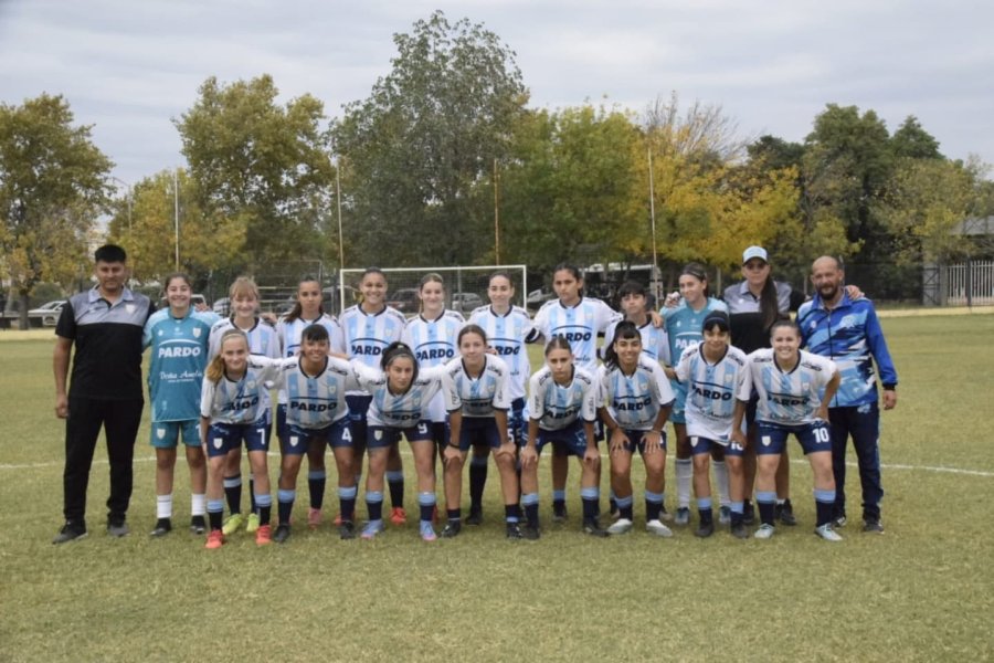 EQUIPO LIGUISTA. El domingo, Atl&eacute;tico debut&oacute; venciendo a Bochazo con mucha comodidad.
