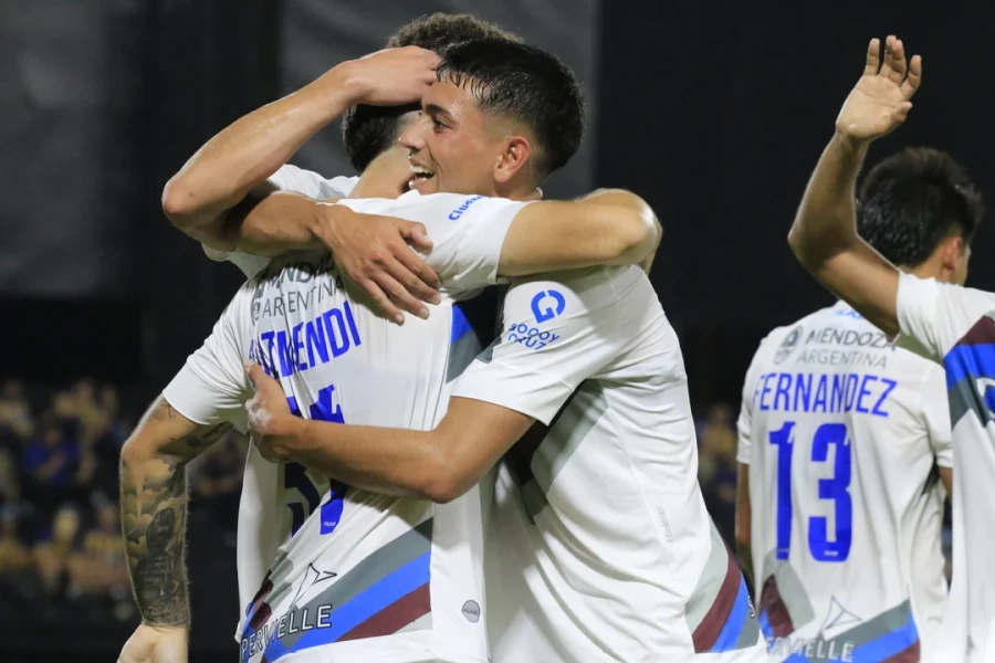 SE AFIRMA. El equipo mendocino logr&oacute; tres puntos fundamentales.
