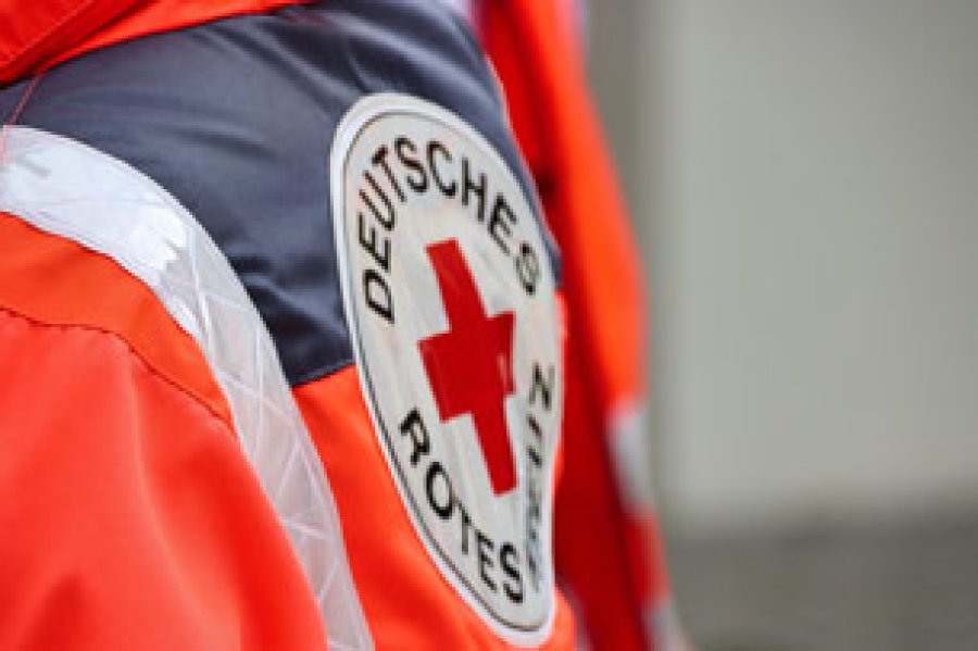Su emblema de la cruz roja sobre fondo blanco es reconocido en todo el mundo como s&iacute;mbolo de ayuda humanitaria.